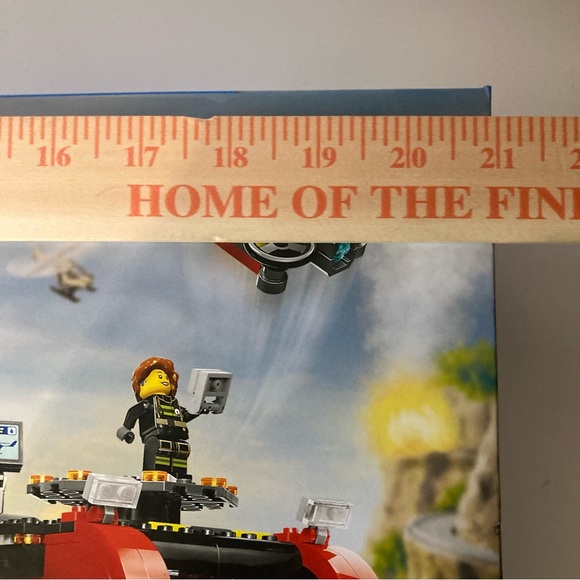 LEGO CITY: Fire Station with Fire Truck (60414) - Picture 14 of 14